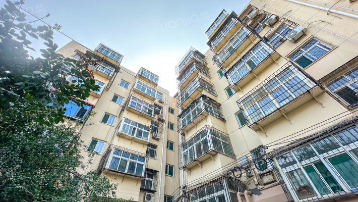 农药厂楼外景图