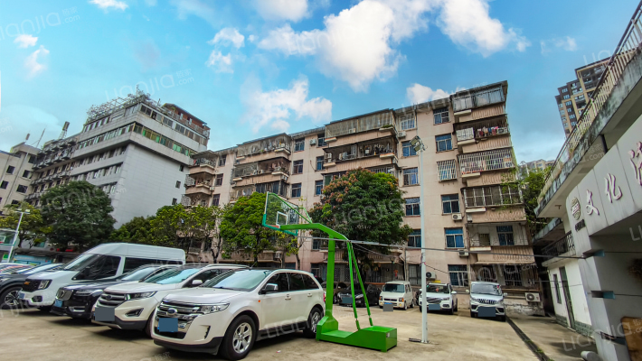 中铁十七局集团职工宿舍区外景图