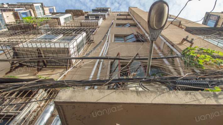 铁英街17号外景图