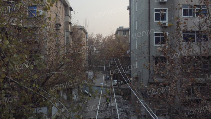 中航工业西控甲楼大院外景图