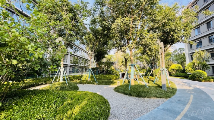 绿城柳岸晓风外景图