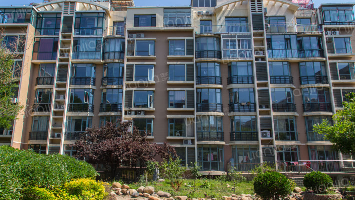 三寰芳草园外景图