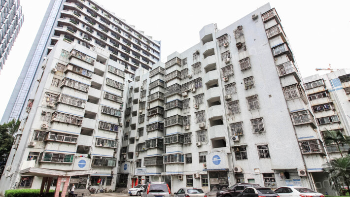 东和中学住宅楼外景图