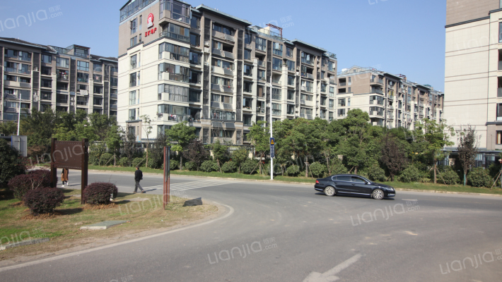 九玺台花园外景图