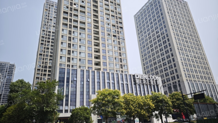 恒福嘉城外景图