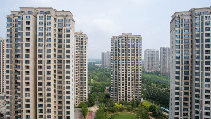 秀兰左岸小镇外景图