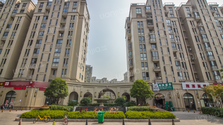 恒威君和院外景图