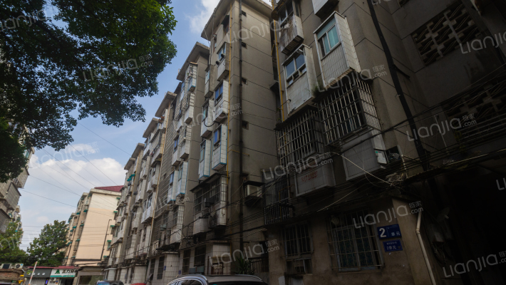 麓宾宿舍外景图