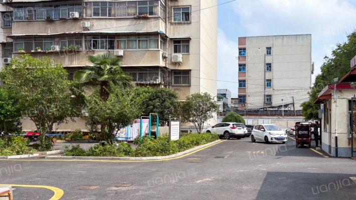 驻马店市中级人民法院封闭式管理家属院外景图