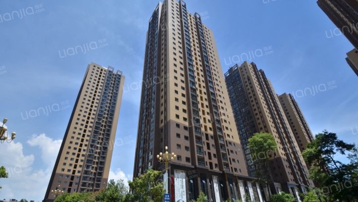 碧鸡名城外景图