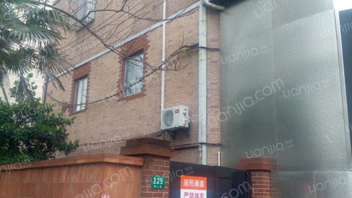 铜仁路225号外景图