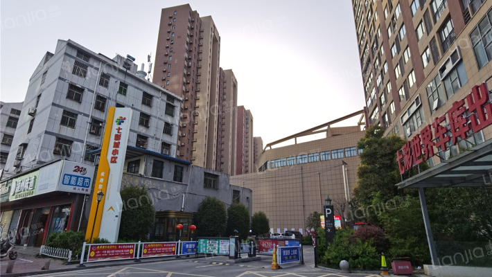 七彩城小区外景图