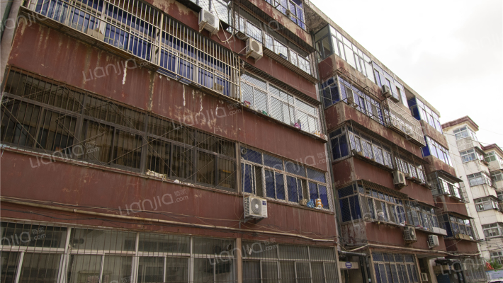 金属公司家属楼外景图