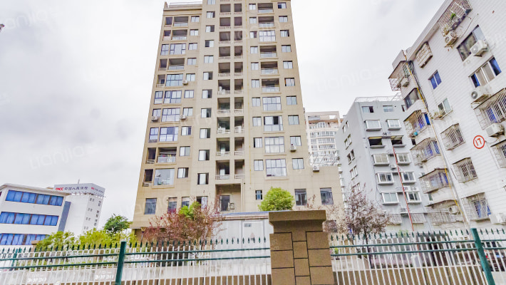 良港公寓外景图