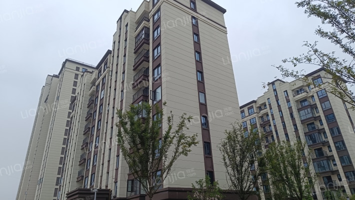 荣信·观揽院外景图