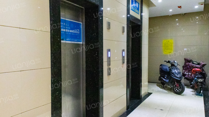 廊桥水岸外景图