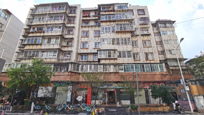 云南省电力工业局机关宿舍外景图