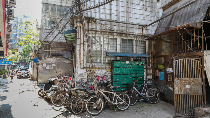 洪山工商局宿舍外景图