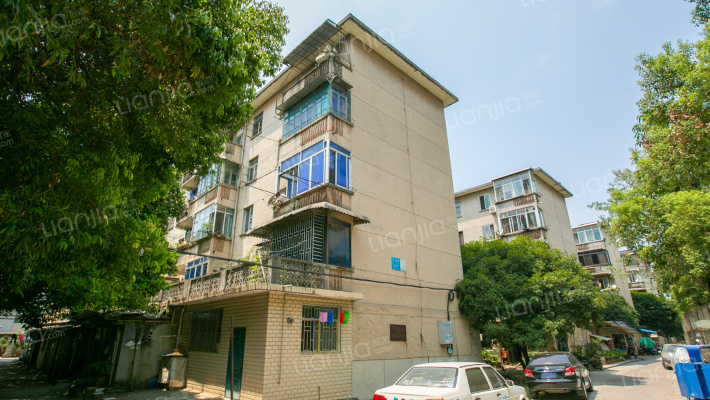 六合路135号院外景图