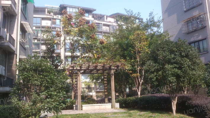 登新公寓外景图