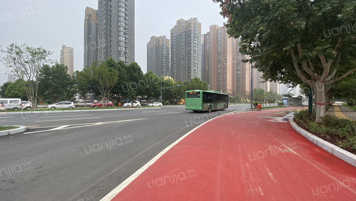 元正置业广场外景图