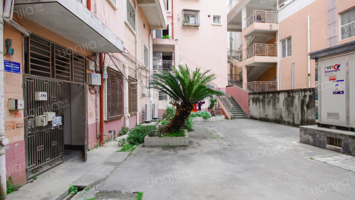 阳光公寓外景图