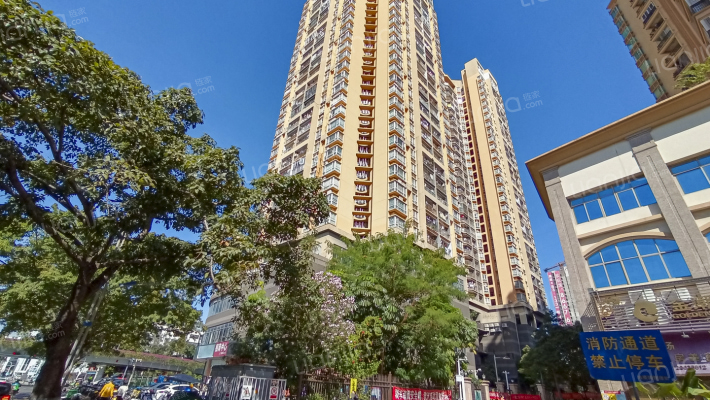 黄金大厦外景图