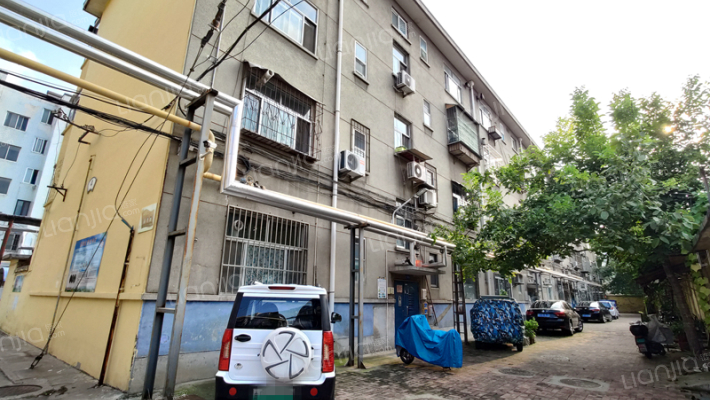 公交公司宿舍外景图