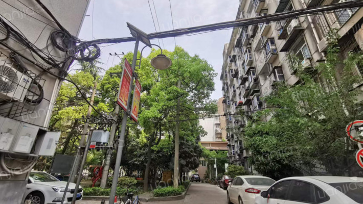 铁机宿舍外景图