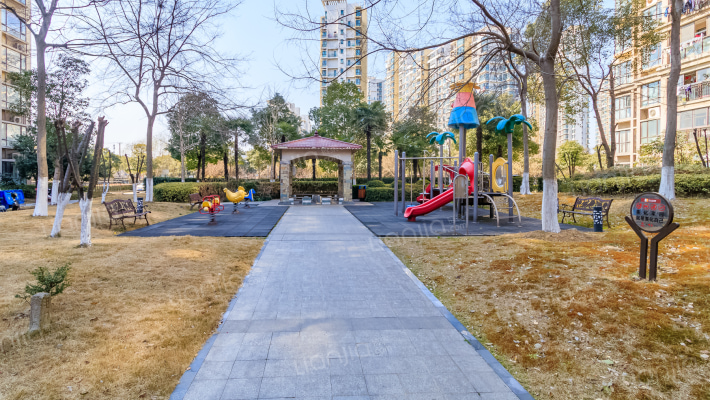 中旅蓝岸花园外景图