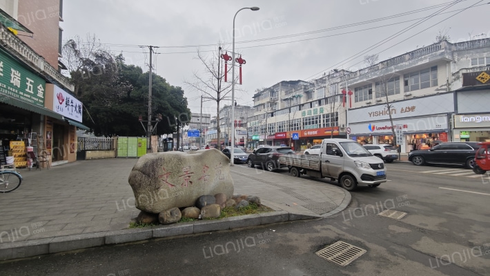 水岸春天外景图