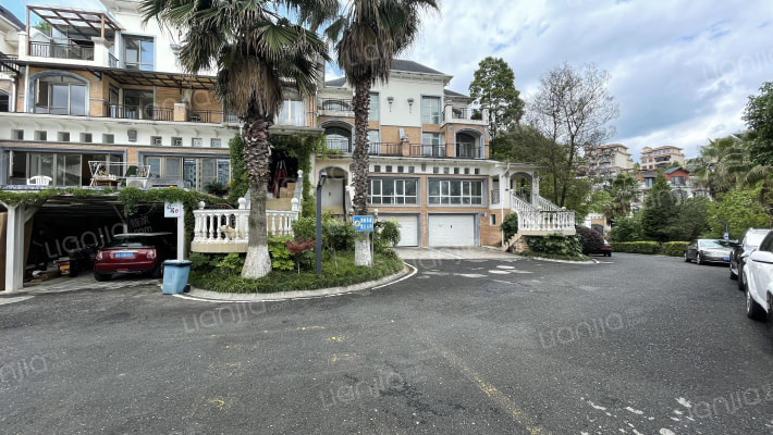 泉天下叠云居外景图