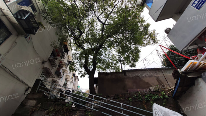 凤凰山脚路外景图