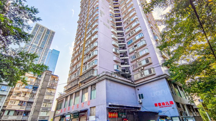 鹅公岩大厦外景图