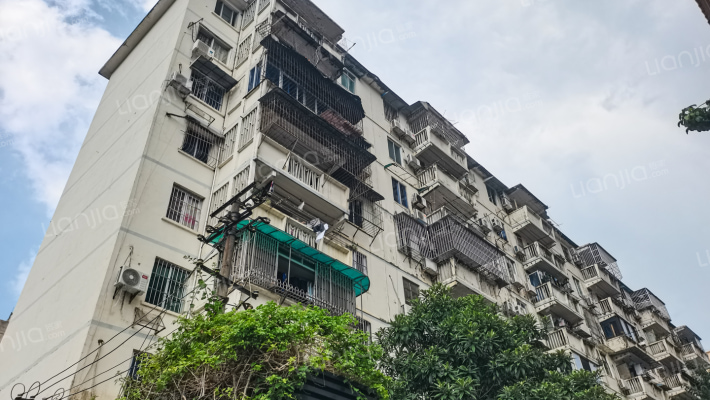 广西区木材公司宿舍外景图