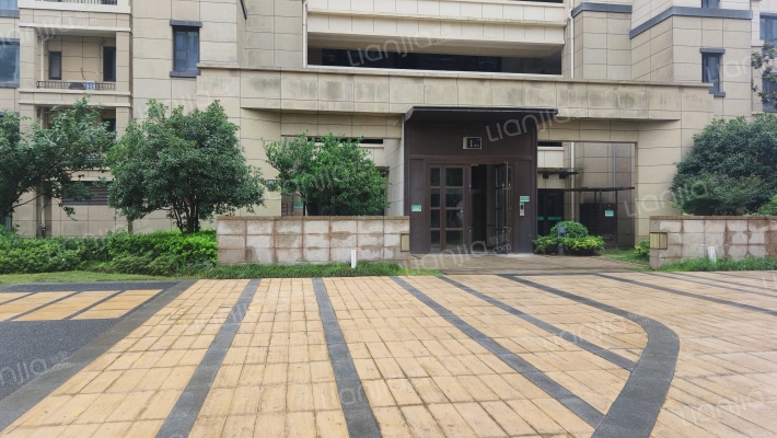 新保弘领东苑A区外景图