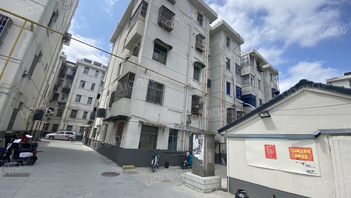 市纺机厂宿舍外景图