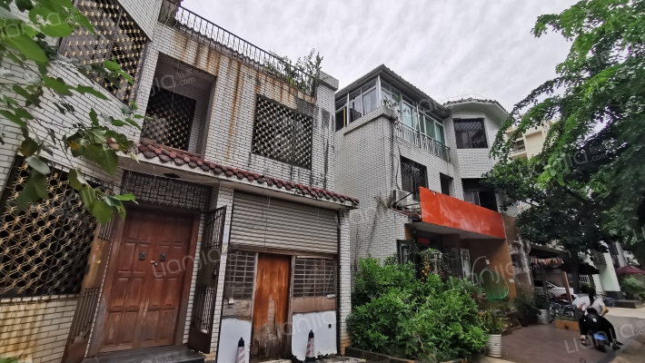 亚龙别墅外景图