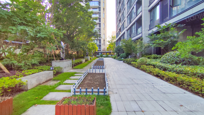 绿城华景川之江明月外景图