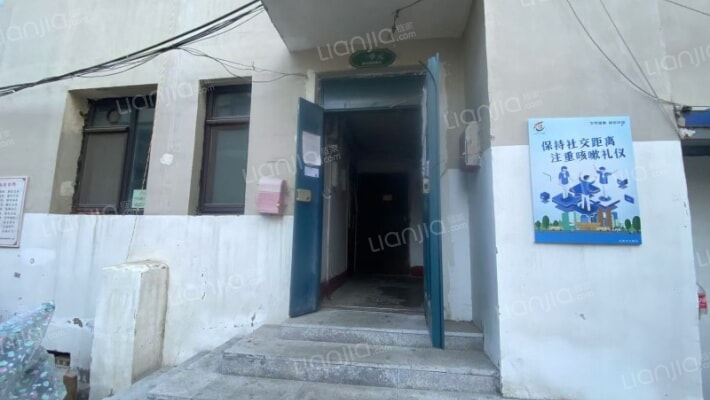 公交牛站宿舍外景图