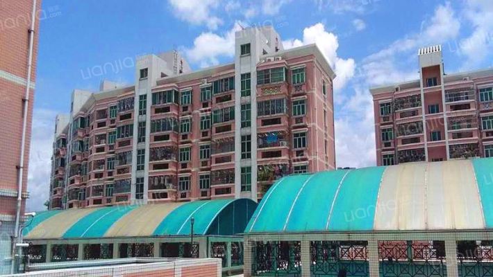 三阳购物中心外景图