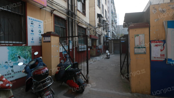 临河巷城管局家属院外景图