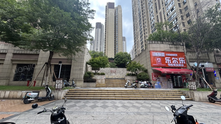 阳光城蜜桃园外景图