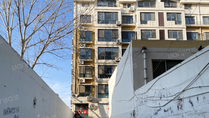 芦山市场外景图