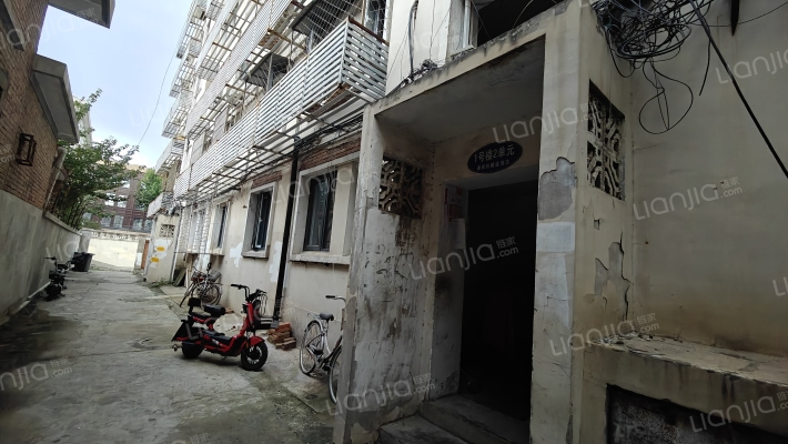 建行家属楼外景图