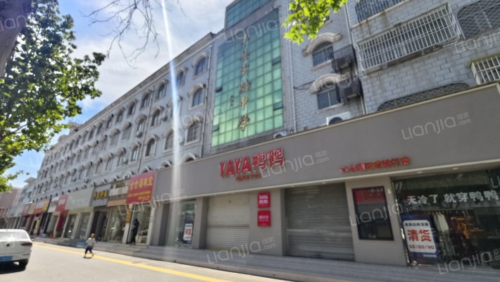 实验中学宿舍平房外景图