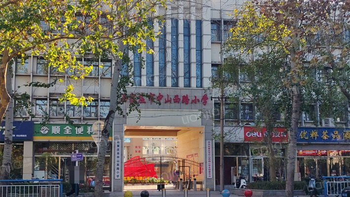 红星花园公寓区外景图