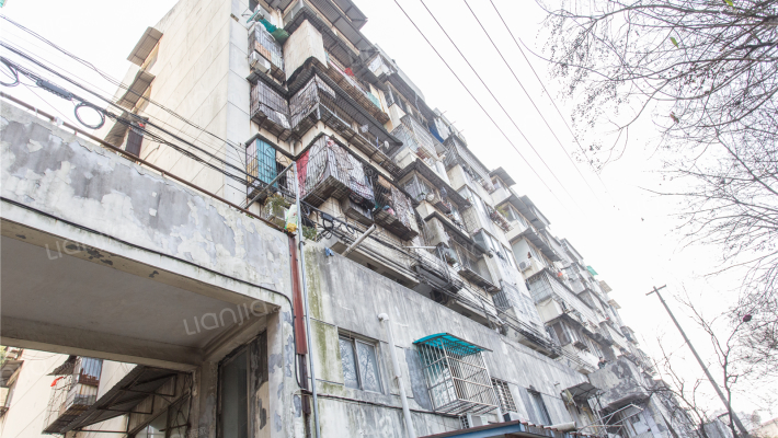 关岳庙街外景图