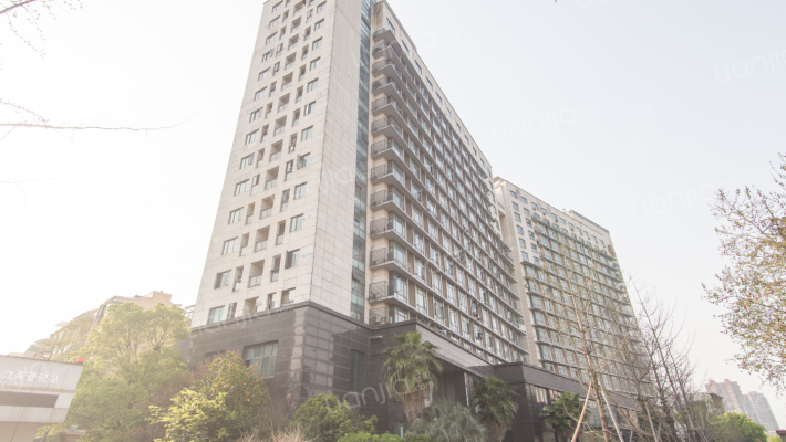 保集广场外景图