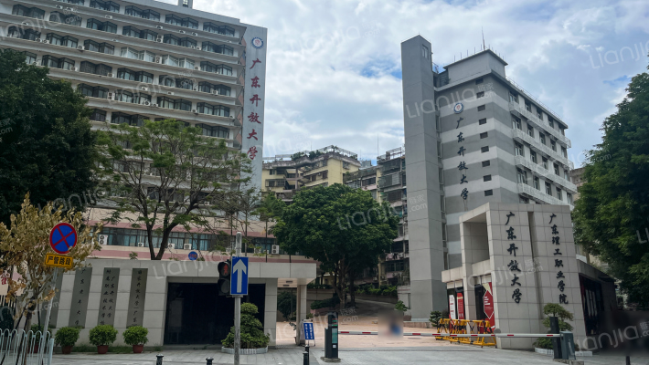 科技馆大院外景图